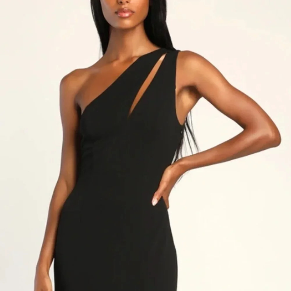 LULUS Divinely Dynamite Black One-Shoulder
Maxi Dress size large